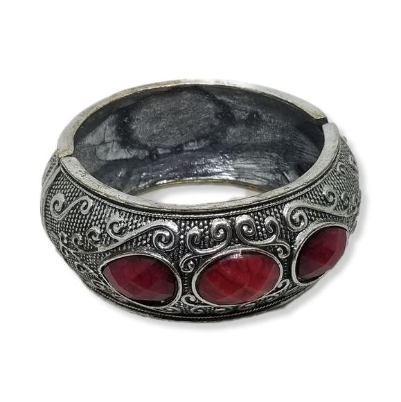 VINTAGE SILVERTONE & RED FAUX JEWEL STATEMENT CLAMPER BRACELET - Picture 4 of 6